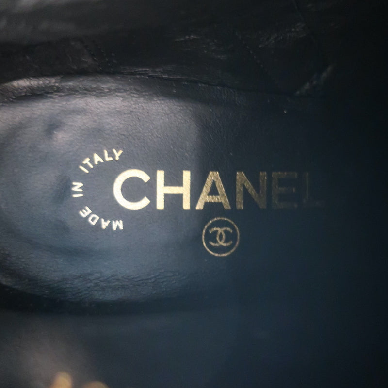 Chanel Pearl Button Cap Toe Booties Black Leather Size 35 Ankle Boots