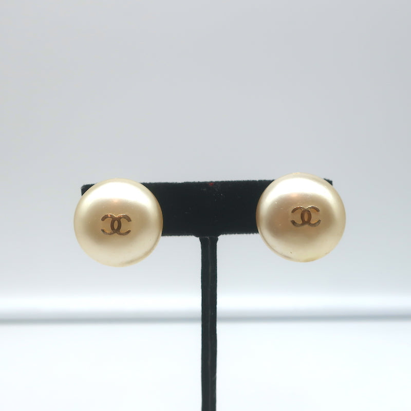 Pre-loved/Used Chanel Women's Earrings: $330