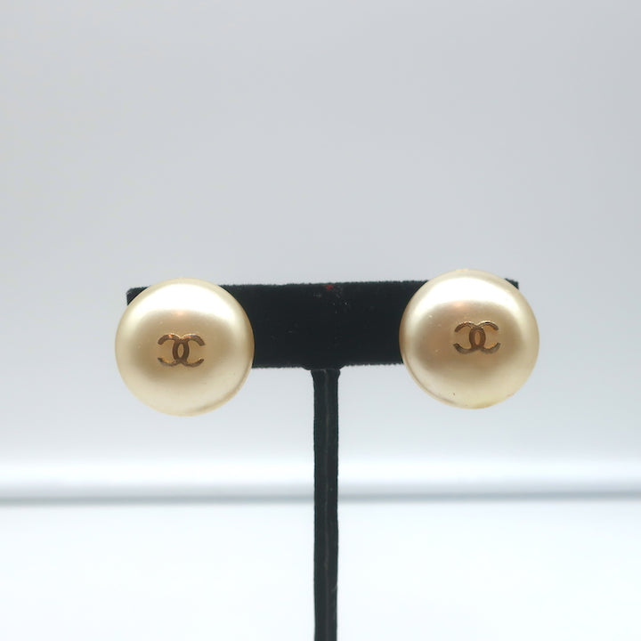 Pre-loved/Used Chanel Women&