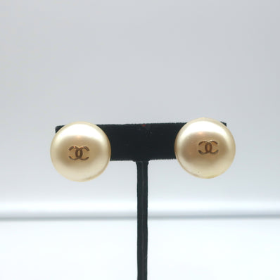Pre-loved/Used Chanel Women's Earrings: $330
