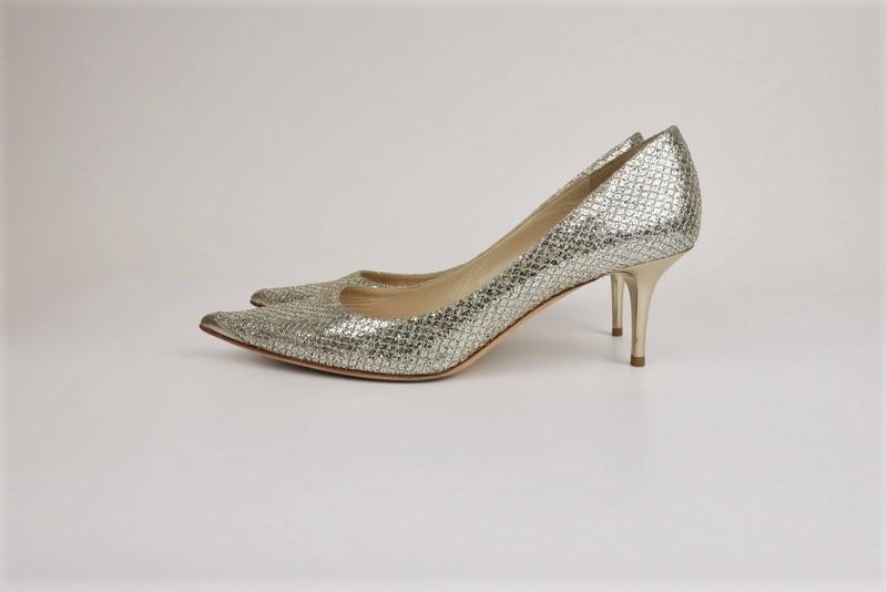 JIMMY CHOO - Cast in a chic champagne hue, our sparkling AZIA