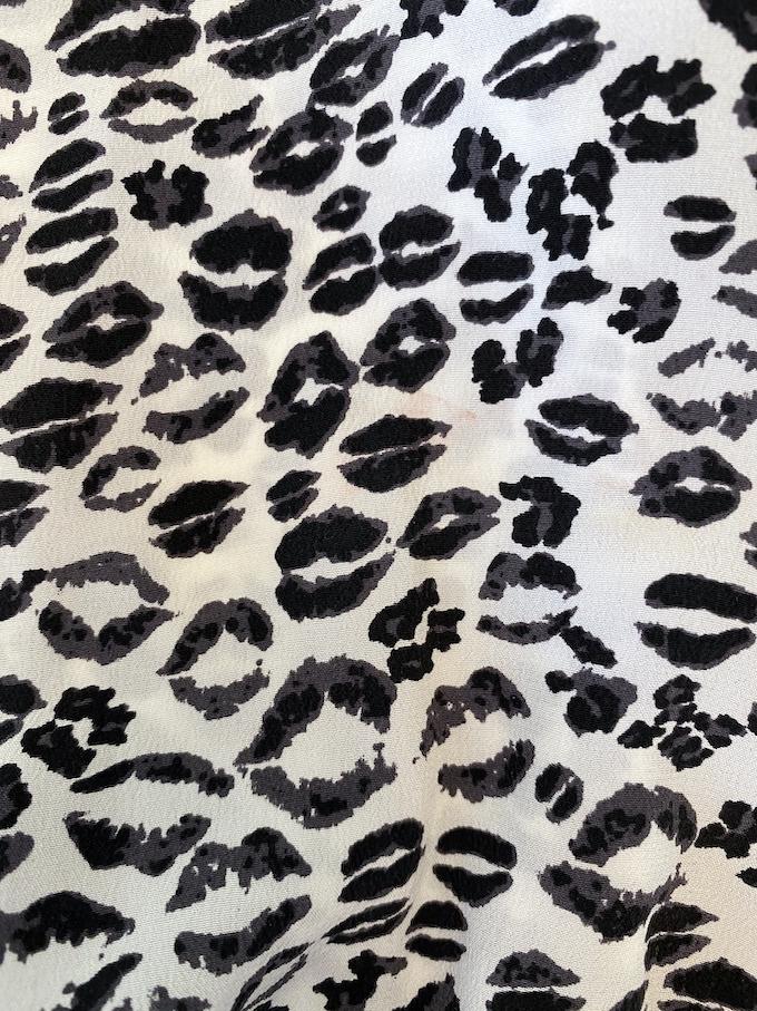 Joie Blouse Addie B White/Black Leopard Print Silk Size Medium 3/4 Sleeve Top available at CelebrityOwned.com img_8