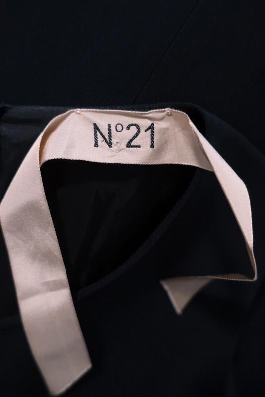 No. 21 Bow Detail Dress Black Crepe Size 40 Sleeveless Shift available at CelebrityOwned.com img_6