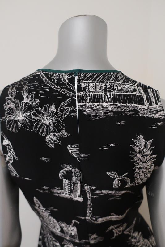 No. 21 Dress Black Island Print Pleated Silk Size 40 Sleeveless Midi available at CelebrityOwned.com img_7