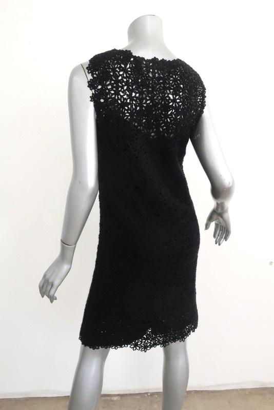 Oscar de la Renta Dress Black Sequined Crochet Lace Size Small Sleeveless LBD available at CelebrityOwned.com img_5