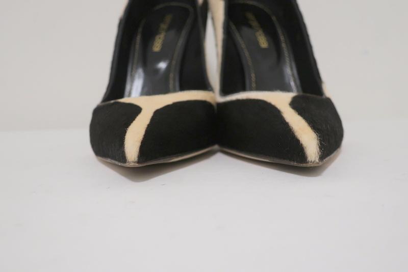 Sergio Rossi Pumps Black/Cream Giraffe Print Pony Hair Size 36 Pointed Toe Heel available at CelebrityOwned.com img_4