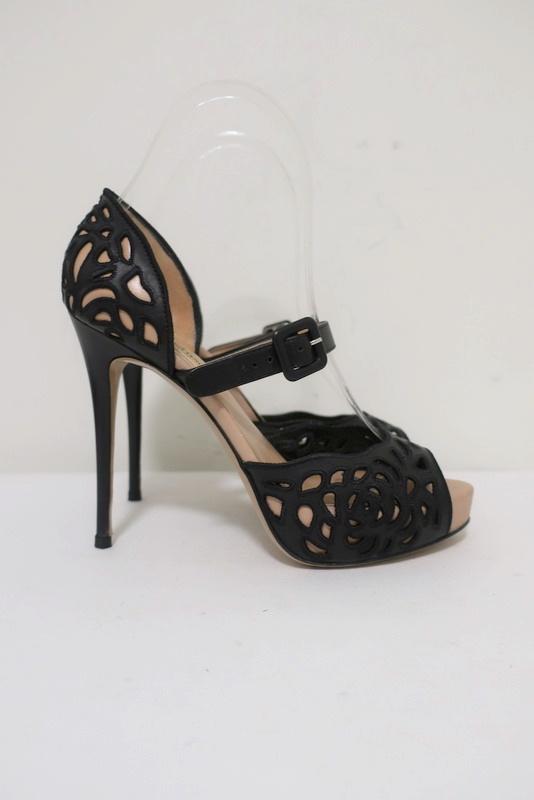 Valentino Platform Sandals Black Laser-Cut Leather Size 35.5 d&
