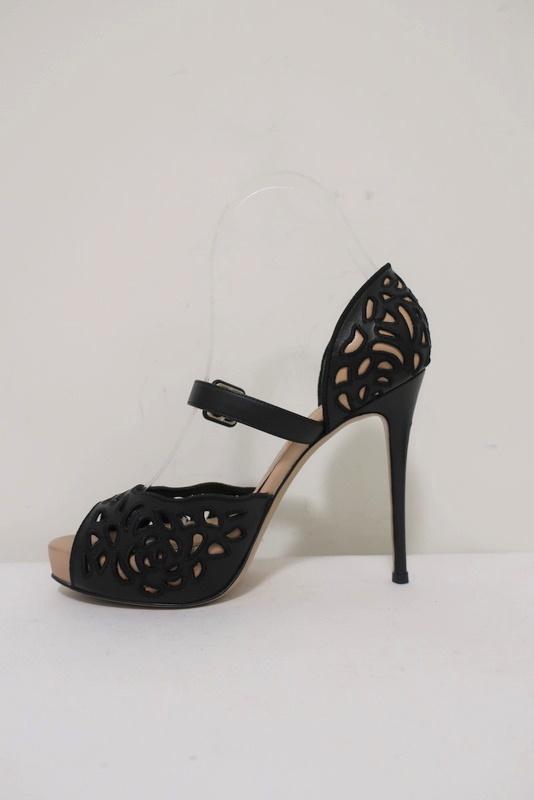 Valentino Platform Sandals Black Laser-Cut Leather Size 35.5 d&