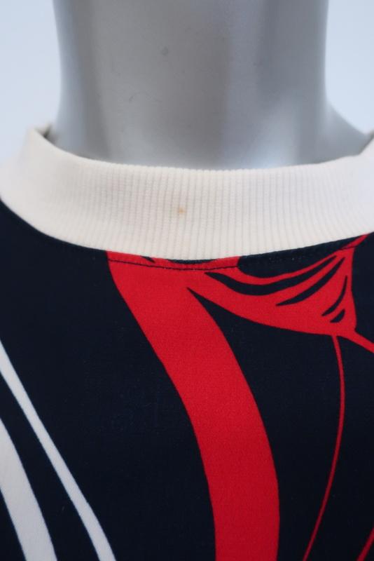 Warm Top Navy/Red Floral Print Stretch Polyester Size 1 Crewneck Pullover available at CelebrityOwned.com img_2