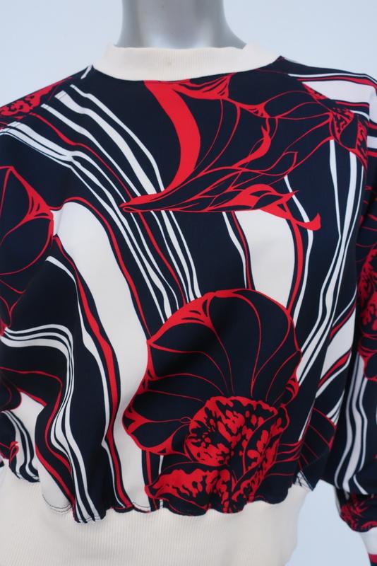 Warm Top Navy/Red Floral Print Stretch Polyester Size 1 Crewneck Pullover available at CelebrityOwned.com img_3