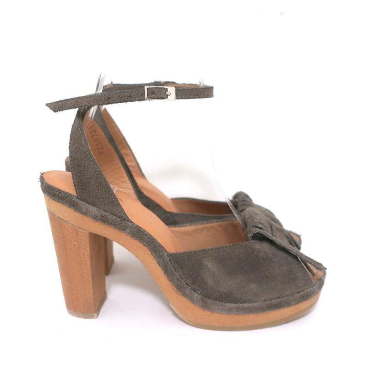 A Detacher Sandals Taupe Fringed Suede Size 6 Ankle Strap Platform Heels - Celebrity Owned