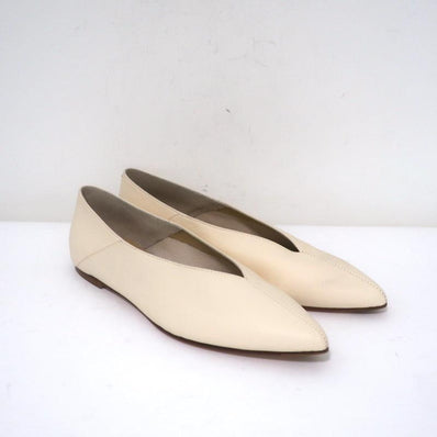 AEYDE Pointed Toe Flats Moa Cream Leather Size 39 NEW - Celebrity Owned