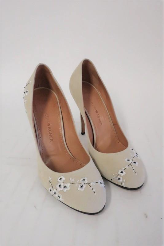 Alexa Wagner Pumps Princess Ric Floral-Embroidered Suede Size 38 High Heel - Celebrity Owned