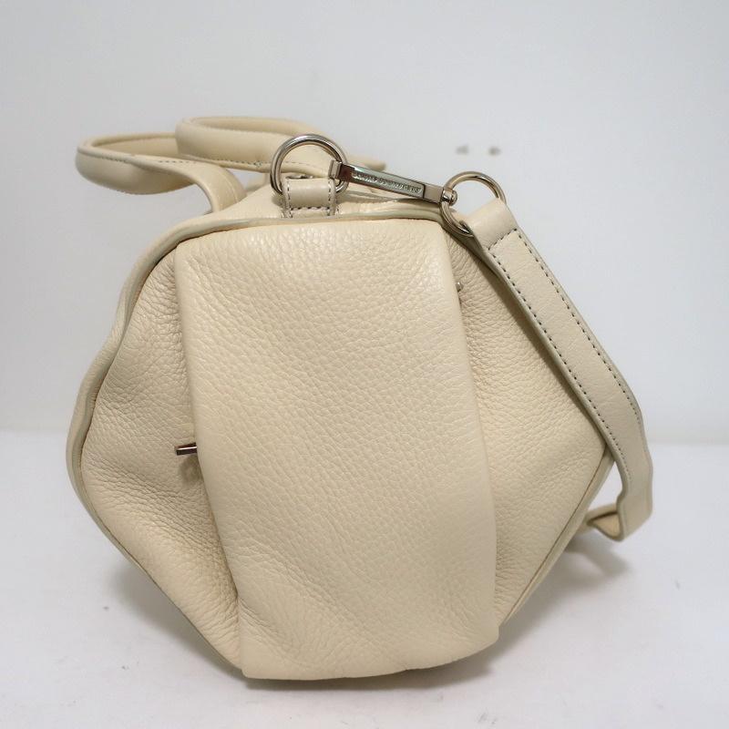 Alexander Wang Rocco Dumbo Studded Duffle Bag Meringue Leather Satchel – Celebrity Owned Alexander Wang Rocco Dumbo Studded Duffle Bag Meringue Leather Satchel – Celebrity Owned