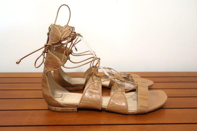 Alexandre Birman Gladiator Sandals Beige Eel Skin Size 38.5 Lace-Up Flat - Celebrity Owned