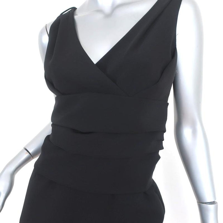 Black Halo Dress Black Pleated Crepe Size 6 Sleeveless Sheath - Celebrity Owned