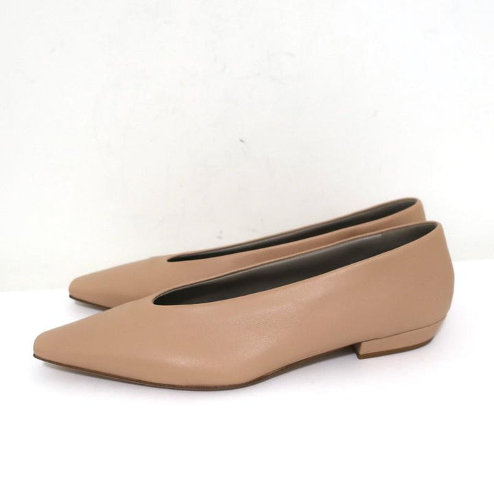 Bottega Veneta Almond Ballet Flats Cipria Beige Leather Size 38 Pointed Toe NEW - Celebrity Owned