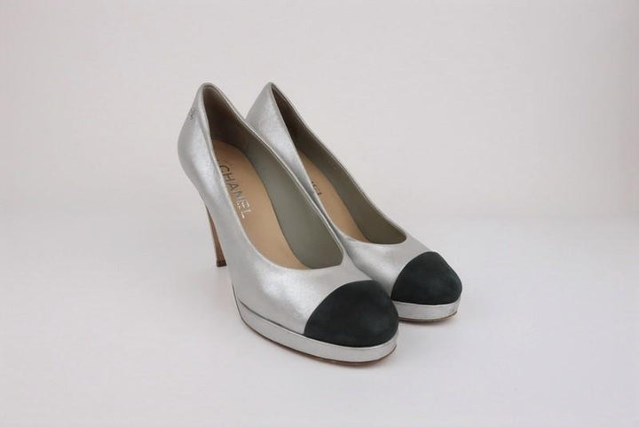 Chanel 15C Cap Toe Platform Pumps Silver Metallic &amp; Black Leather Size 38.5 - Celebrity Owned