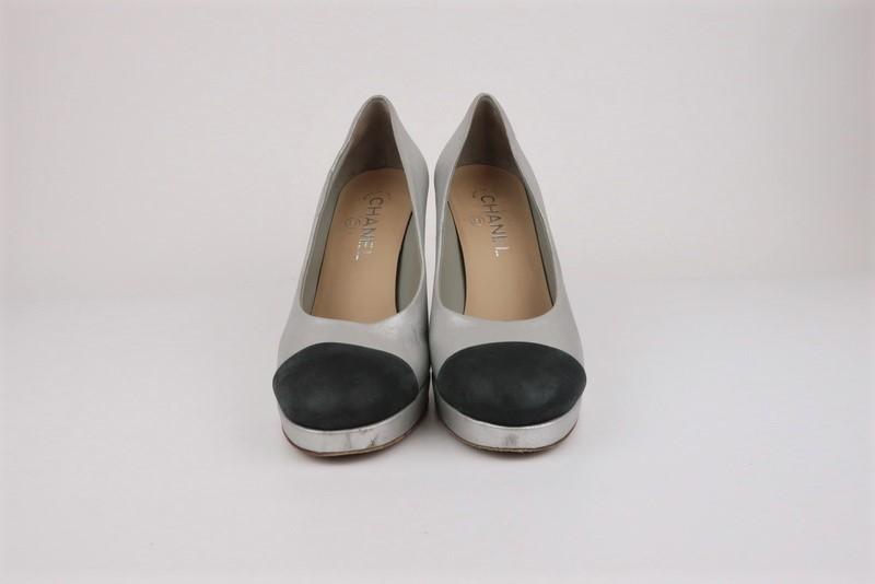 Chanel 15C Cap Toe Platform Pumps Silver Metallic &amp; Black Leather Size 38.5 - Celebrity Owned