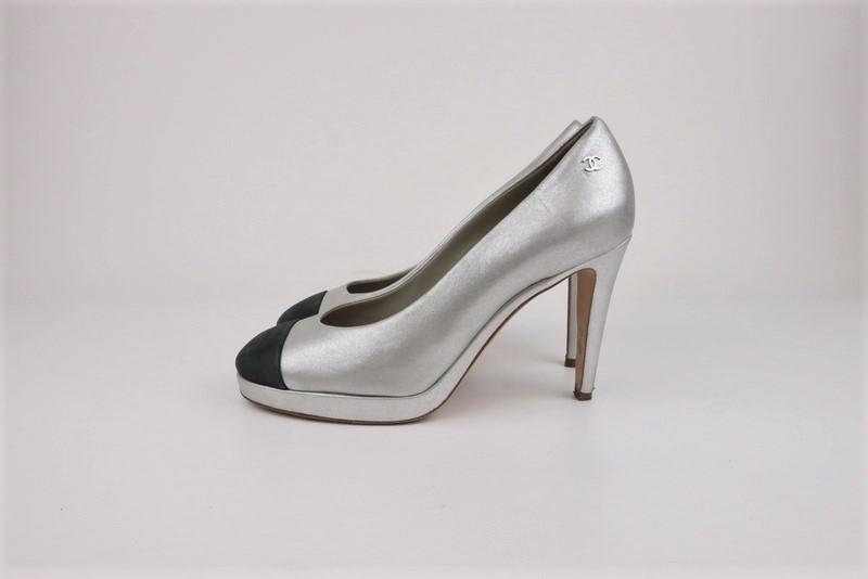 Chanel 15C Cap Toe Platform Pumps Silver Metallic &amp; Black Leather Size 38.5 - Celebrity Owned