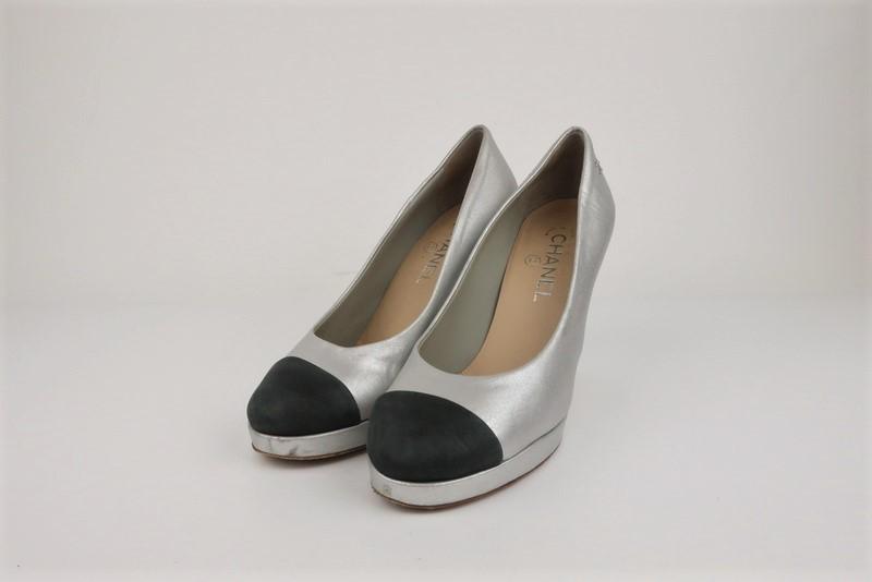 Chanel 15C Cap Toe Platform Pumps Silver Metallic &amp; Black Leather Size 38.5 - Celebrity Owned
