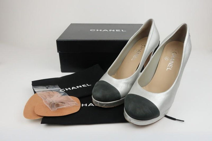 Chanel 15C Cap Toe Platform Pumps Silver Metallic &amp; Black Leather Size 38.5 - Celebrity Owned