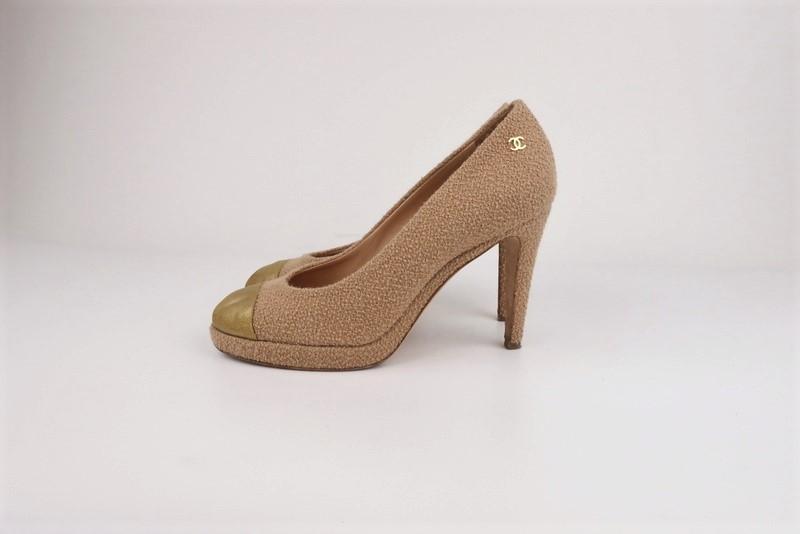 Chanel 15C Loop Tweed Platform Pumps Light Brown Size 38.5 Gold Leather Cap Toe - Celebrity Owned