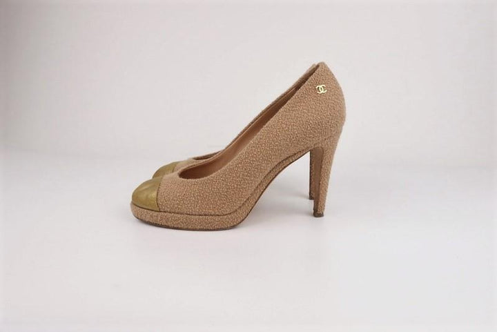 Chanel 15C Loop Tweed Platform Pumps Light Brown Size 38.5 Gold Leather Cap Toe - Celebrity Owned