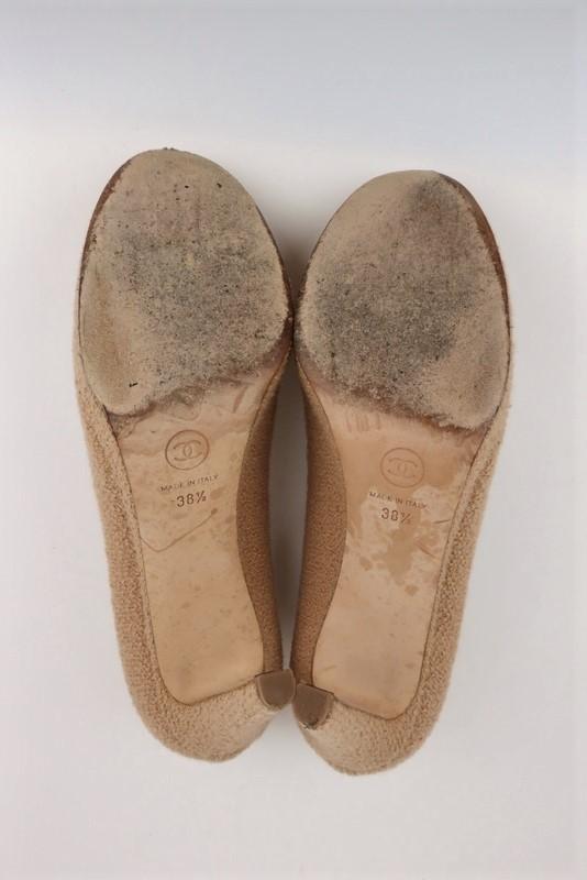 Chanel 15C Loop Tweed Platform Pumps Light Brown Size 38.5 Gold Leather Cap Toe - Celebrity Owned