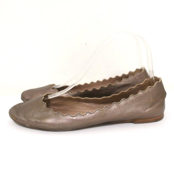 Chloe Lauren Ballet Flats Gold Metallic Scalloped Leather Size 37.5 - Celebrity Owned