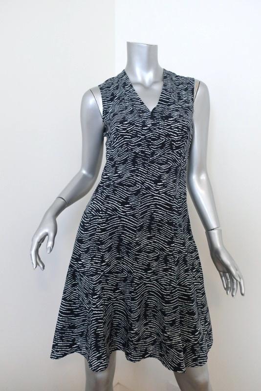 Derek Lam Dress Navy/White Printed Stretch Silk Size 2 Sleeveless Fit &amp; Flare - Celebrity Owned