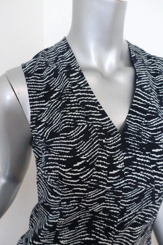 Derek Lam Dress Navy/White Printed Stretch Silk Size 2 Sleeveless Fit &amp; Flare - Celebrity Owned