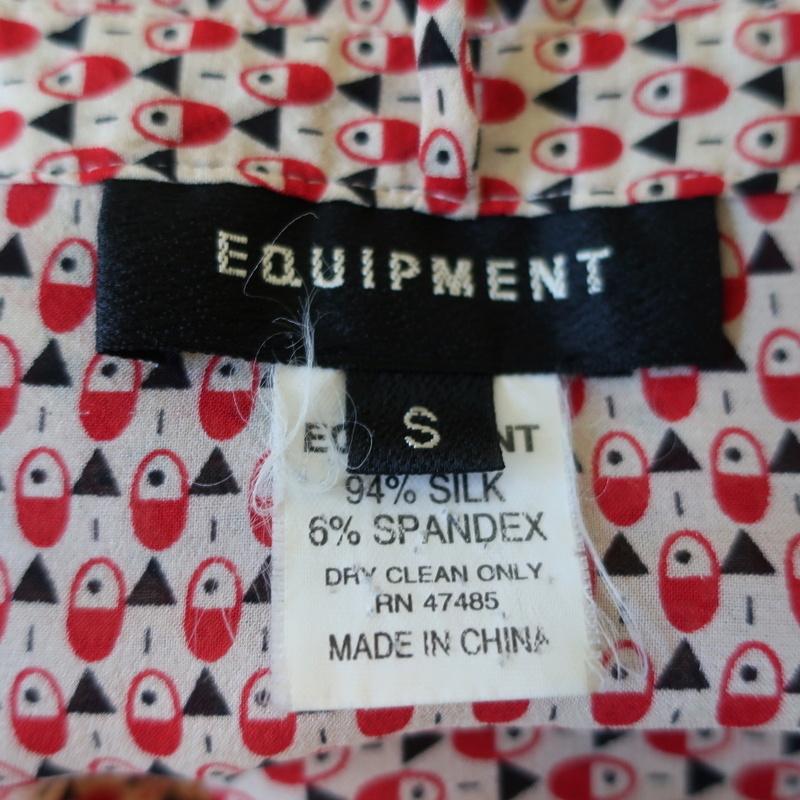 Equipment Blouse Beige/Red Printed Stretch Silk Size Small Tie Neck Shirt - Celebrity Owned