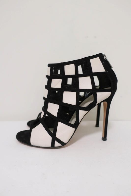 Gianvito Rossi Geometric Cutout Booties Black Suede &amp; White Leather Size 36.5 - Celebrity Owned