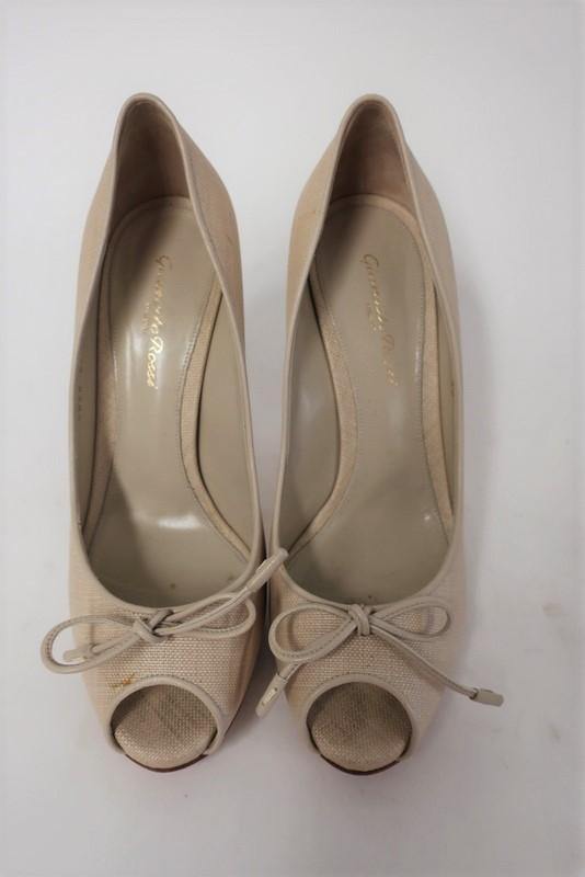 Gianvito Rossi Pump Natural Coated Canvas Size 38 Bow Peep Toe Platform Heel - Celebrity Owned