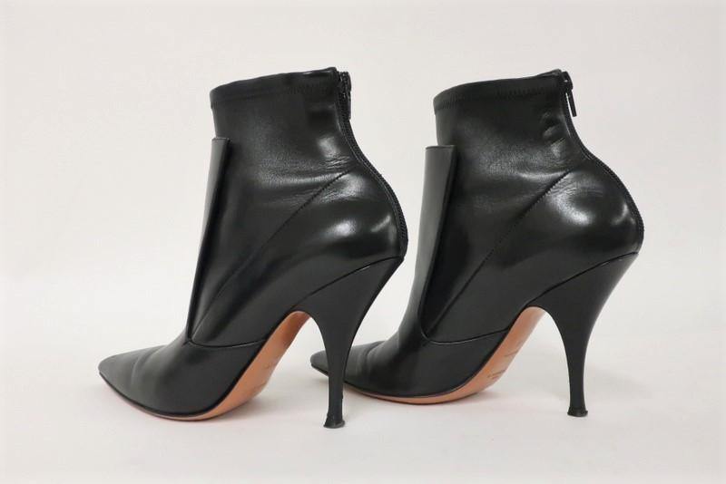 Givenchy Infinity Ankle Boots Black Layered Leather Size 37 Pointed Toe Booties - Celebrity Owned